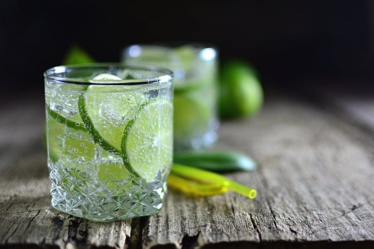 Private Label Sparkling Water: Benefits, Low MOQ & Export Standards