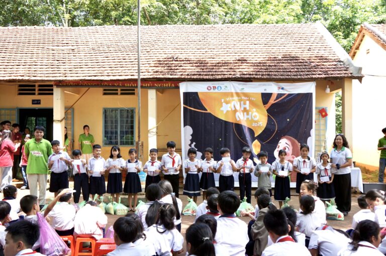 Wana Beverage Supports “Vì Đàn Em Thân Yêu” Charity Program – Bringing Smiles and Education to Underprivileged Children